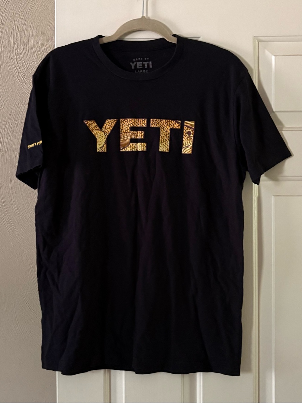 Yeti Men’s Graphic 100% Cotton T-Shirt. Size Large.